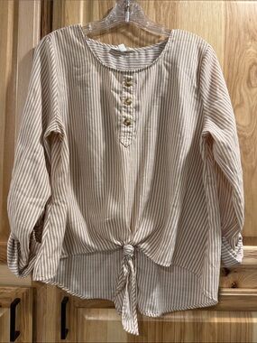 Day to Day Blu Pepper Sz L Beige & White Striped Tie-Hem Effortless Style Top